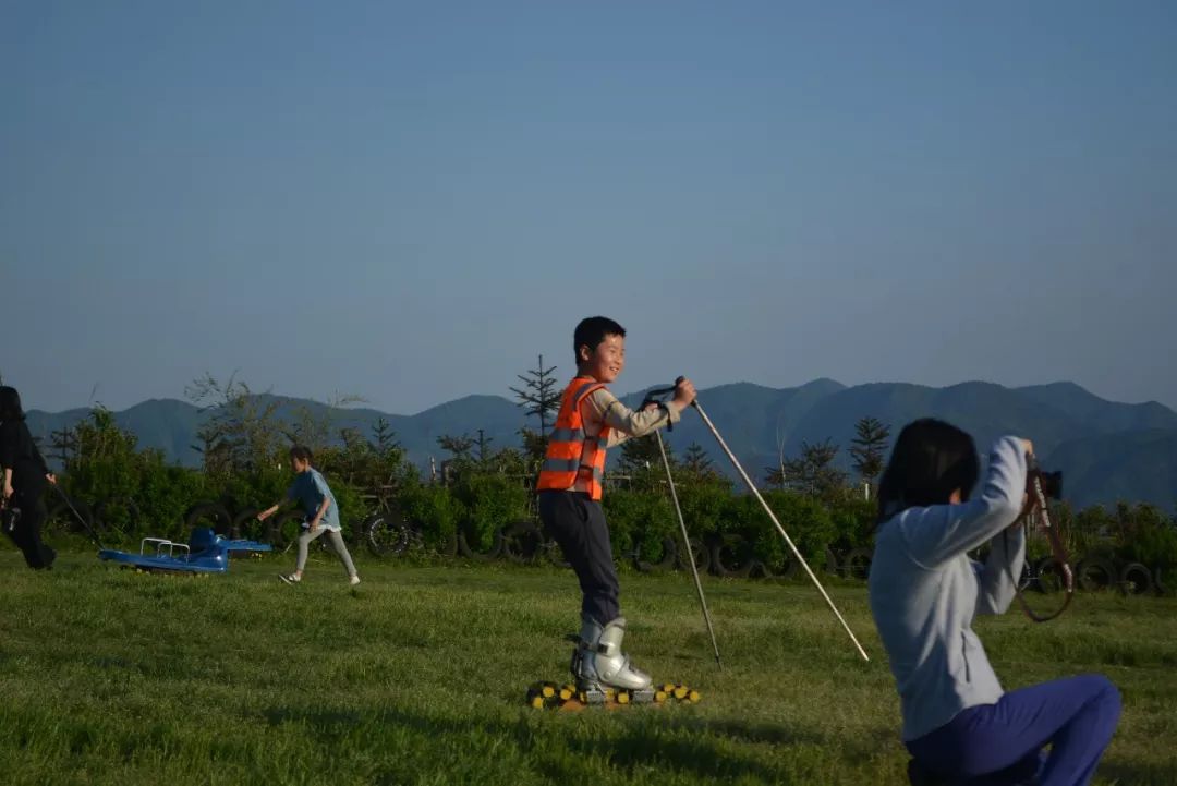 上虞覆卮山徒步--赏高山日出,玩高山滑草,攀冰川石浪 - 聚腾团建